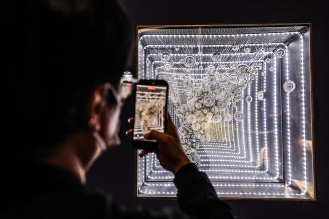 天顺娱乐官方：从极大到极小的宇宙尺度漫游，“无尽宇宙”科学艺术展在上海天文馆开幕