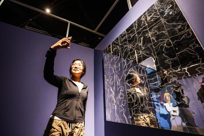 天顺娱乐官方：从极大到极小的宇宙尺度漫游，“无尽宇宙”科学艺术展在上海天文馆开幕